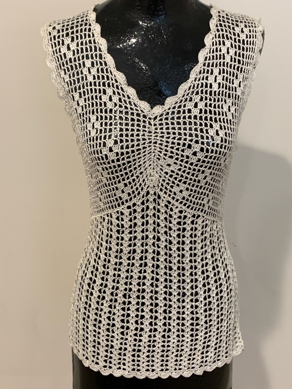 Crochet V-Neck Sleeveless Shell Top - White